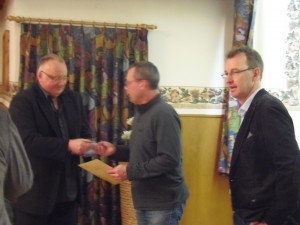 Michael Gaede erhält die Siberne Ehrennadel des VfL